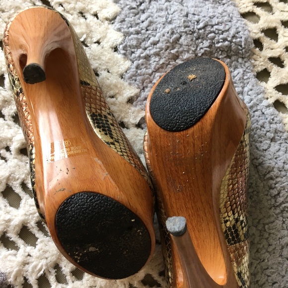 Shoe - Picture 3 of 3